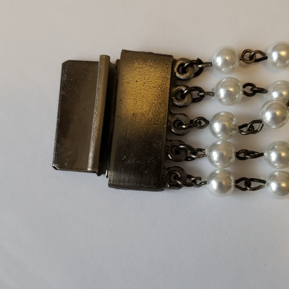 $7 Alone/$5 Bundled Faux Pearl Bracelet Clip - Picture 4 of 6
